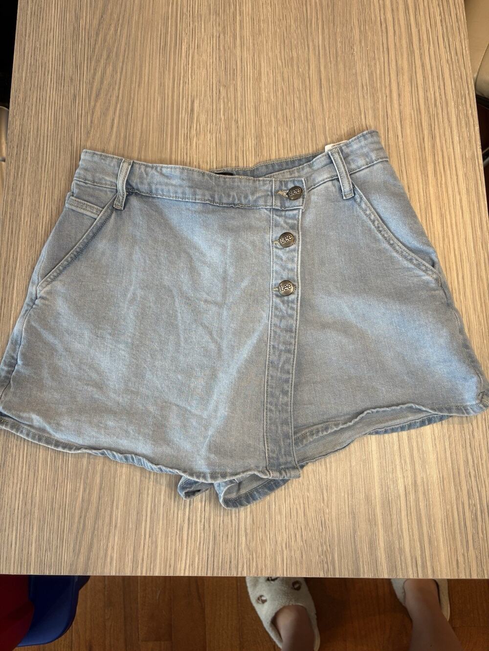 Lee Women’s Denim Skort Shorts Blue Button Front Size 12 Stretch Pockets